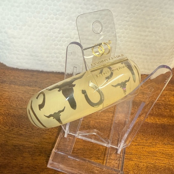 Western Themed Bangle Bracelet NWT - Picture 3 of 6